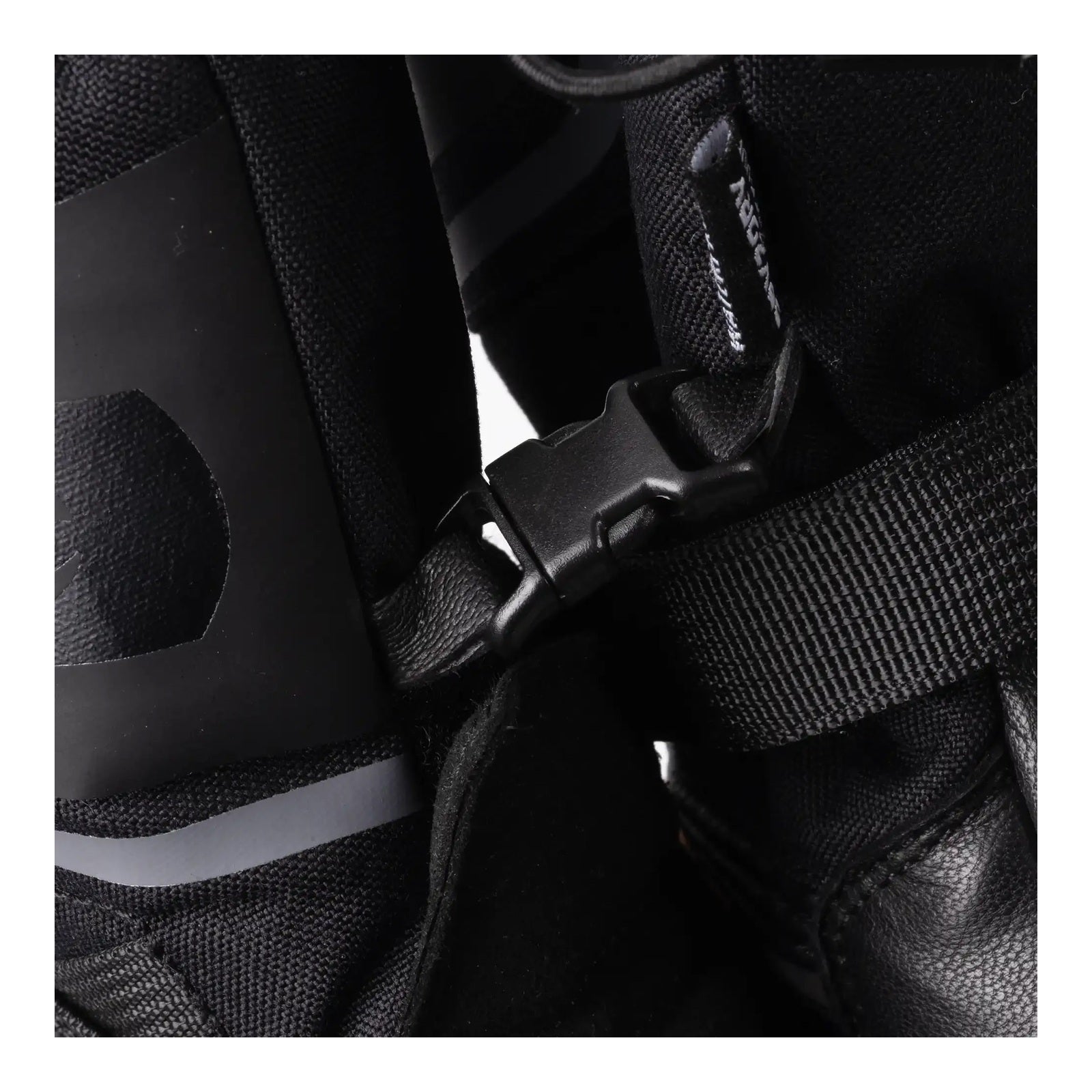 Oxford Montreal 5.0 Dry2Dry Glove - Stealth Black